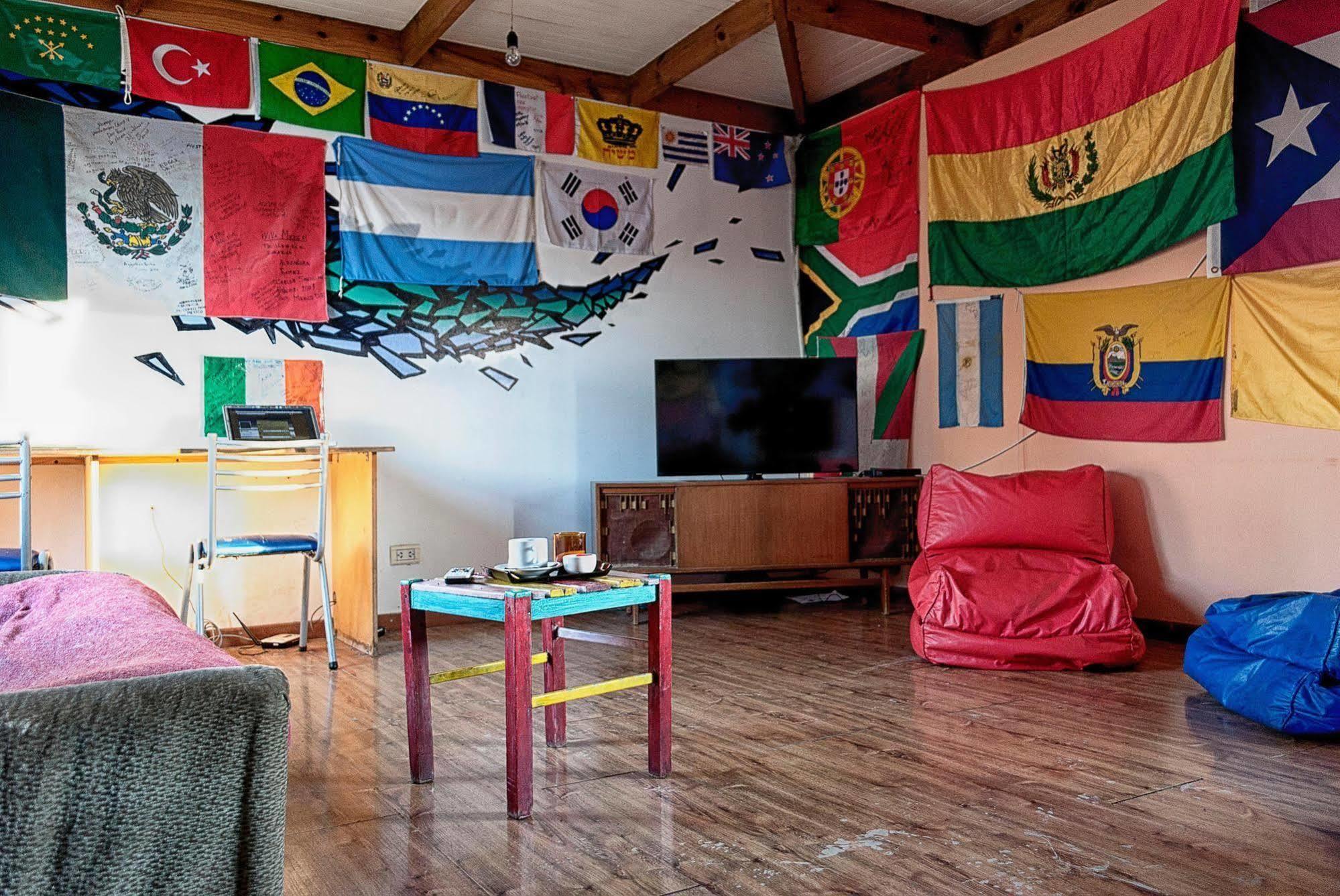 Hostel Los Cormoranes Ушуайя Екстер'єр фото
