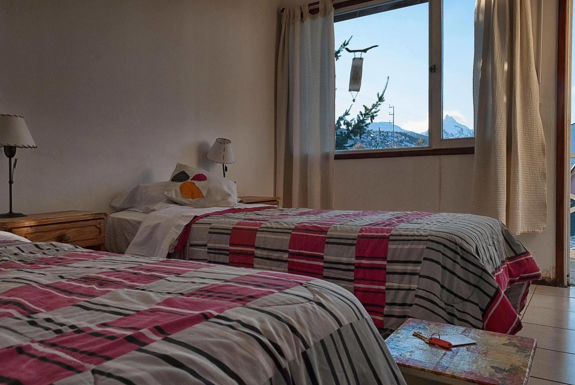 Hostel Los Cormoranes Ушуайя Екстер'єр фото